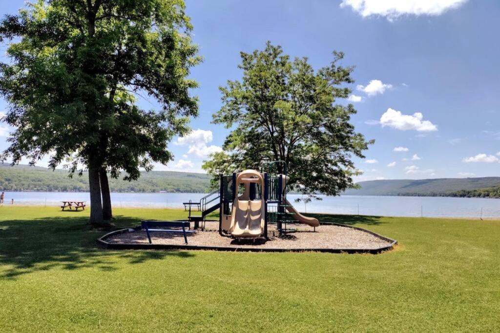 The Modern Forge Ny, Honeoye Lake Esterno foto