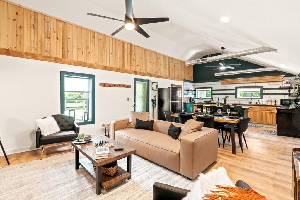 The Modern Forge Ny, Honeoye Lake Esterno foto